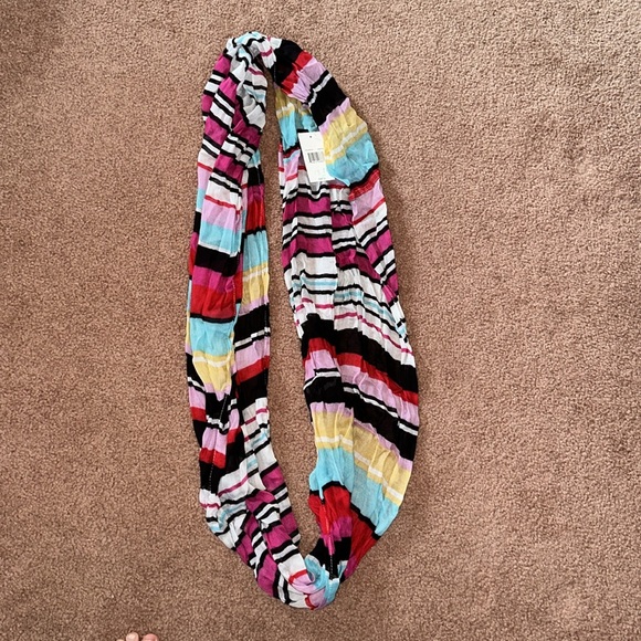 NWT Summer Scarf - Picture 2 of 3